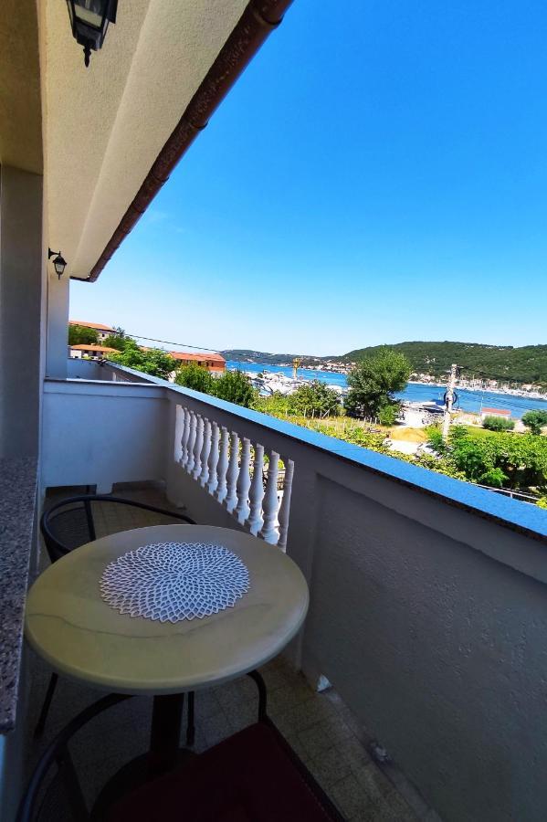 Apartments Jaska Supetarska Draga Ngoại thất bức ảnh